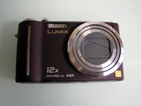 LUMIX DMC-TZ7の予備バッテリー：DMW-BCG10とTranscend SDHC 16GB (CLASS6)の写真