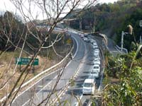 高松自動車道津田のトンネル入口付近で渋滞中の写真