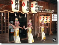 2011年津田石清水八幡宮 春市のバリ舞踊奉納の写真