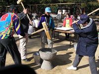 過去の津田の冬祭り餅つきの写真