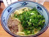 讃岐うどん「羽立」の限定烏骨鶏釜玉うどんの写真①