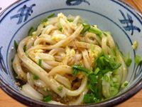 讃岐うどん「羽立」の限定烏骨鶏釜玉うどんの写真②