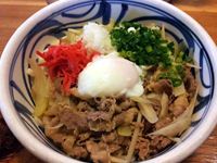 まはろうどん 温玉肉ぶっかけの写真