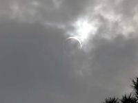 津田の松原で観測した金環日食の写真②