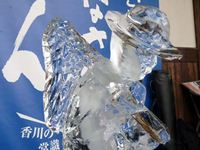 津田の松原SA 2012年氷の彫刻　夏休み～思い出す。幼い頃を～ の写真
