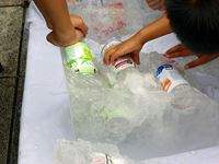 2014年8月12日津田の松原SA 氷彫刻実演イベント ジュース取り放題の写真