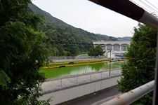 2014年8月13日津田中学校 学校見学会 教室から見たプールの写真