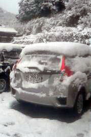 2018年1月11日県道2号線を徳島に抜けた付近の車に積もった雪の写真