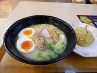 2020年1月26日 津田の松原サービスエリア上り 鶏白湯ラーメン半チャンセットの写真 