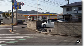 2021年3月26日 JR讃岐津田駅前の国道交差点で事故跡と思われる写真