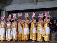 2012年 津田の夏越 バリ舞踊メンバーの写真