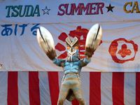2011年 津田まつり ウルトラマンミニショー バルタン星人の写真①